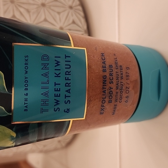 Bath and Body Works Body Scrub - Picture 3 of 4